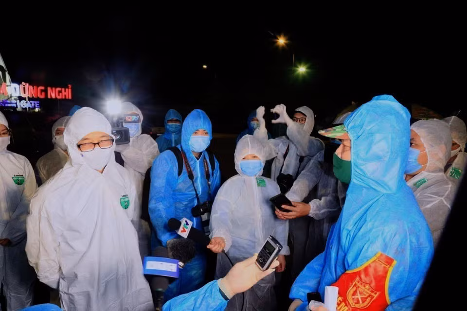 越通社记者对政府副总理武德儋视察广宁省东朝市（县级）的疫情防控工作活动进行报道。越通社记者 德孝 摄