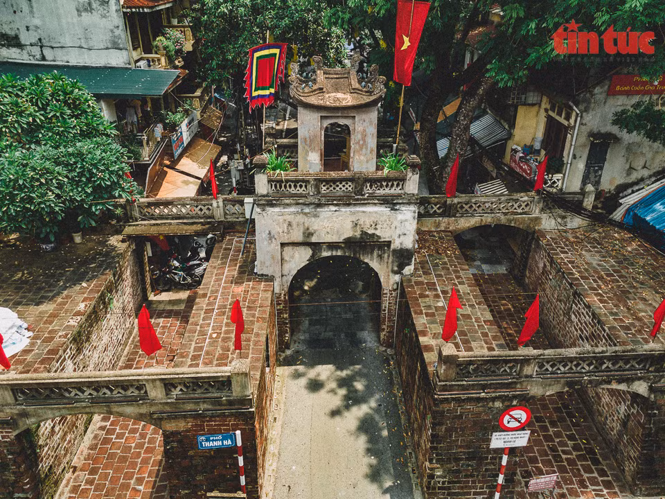 官掌门具备望楼的拱形建筑。图自越通社