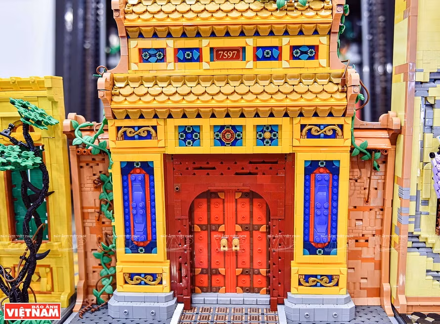 邓辉煌的一些独特乐高作品。图自越通社/越南画报
