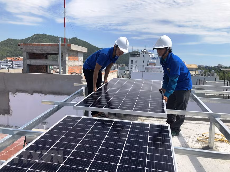 平定省归仁市家庭户安装光伏发电系统。图自越通社