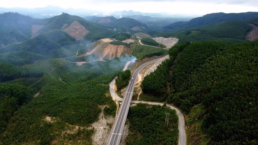 罗山-粹栾路段总长77.5公里，投资总额为11.48万亿越盾，总宽12米，共设双向两车道。图自越通社