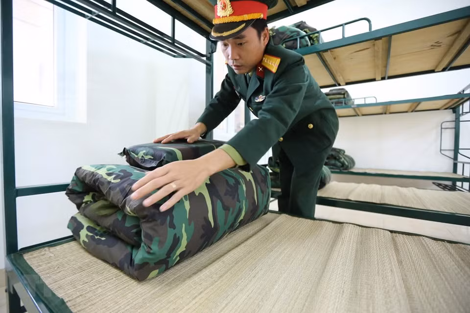 首都司令部十分注重培训干部战士们对疫情防控措施的相关知识。图自越通社