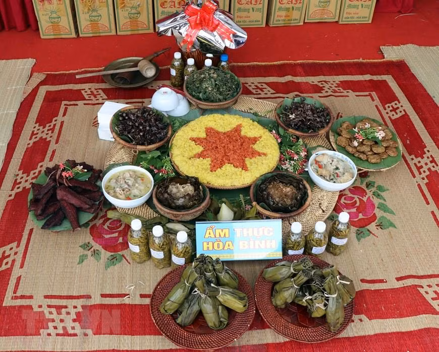 西北地区各民族的各种菜肴。图自越通社