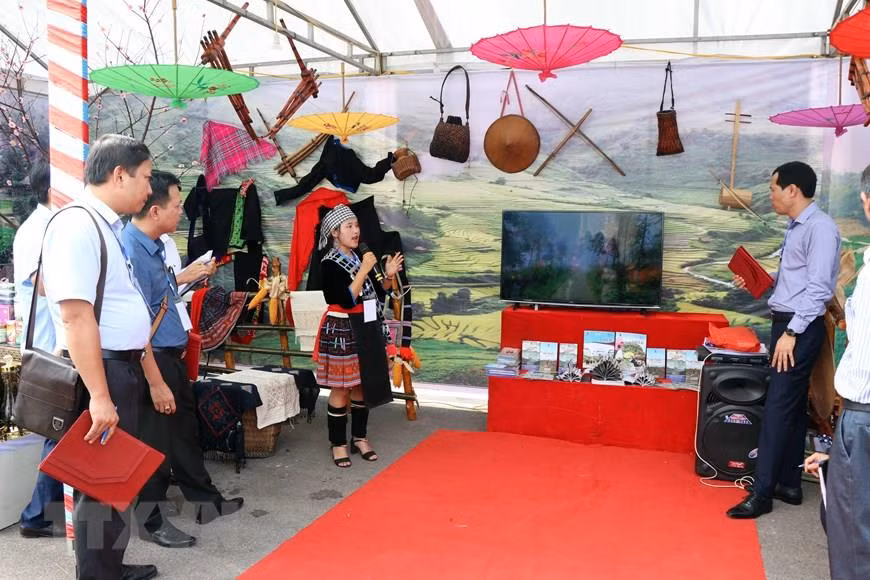 第十四次西北地区各民族文化体育与旅游节系列活动。图自越通社