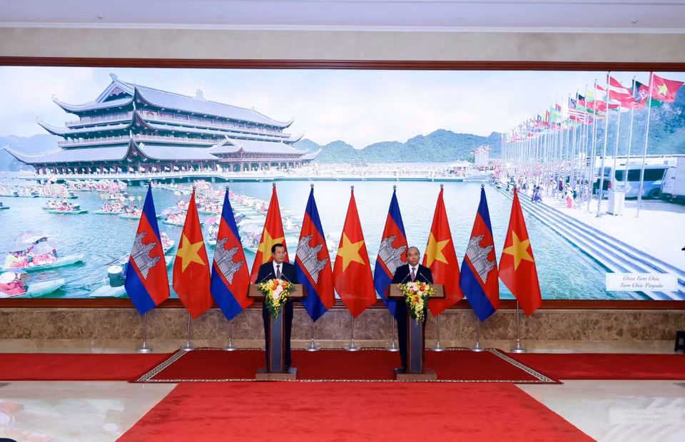  越南政府总理阮春福与柬埔寨首相洪森。越通社记者统一 摄