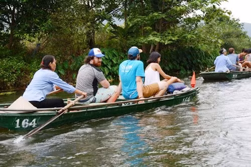 外国游客将长安名胜群列入探索越南之旅的目的地。（图片来源：人民军队报）