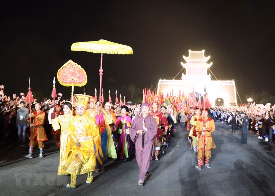祭天仪式吸引数千名游客参加。越通社记者 宁德芳 摄
