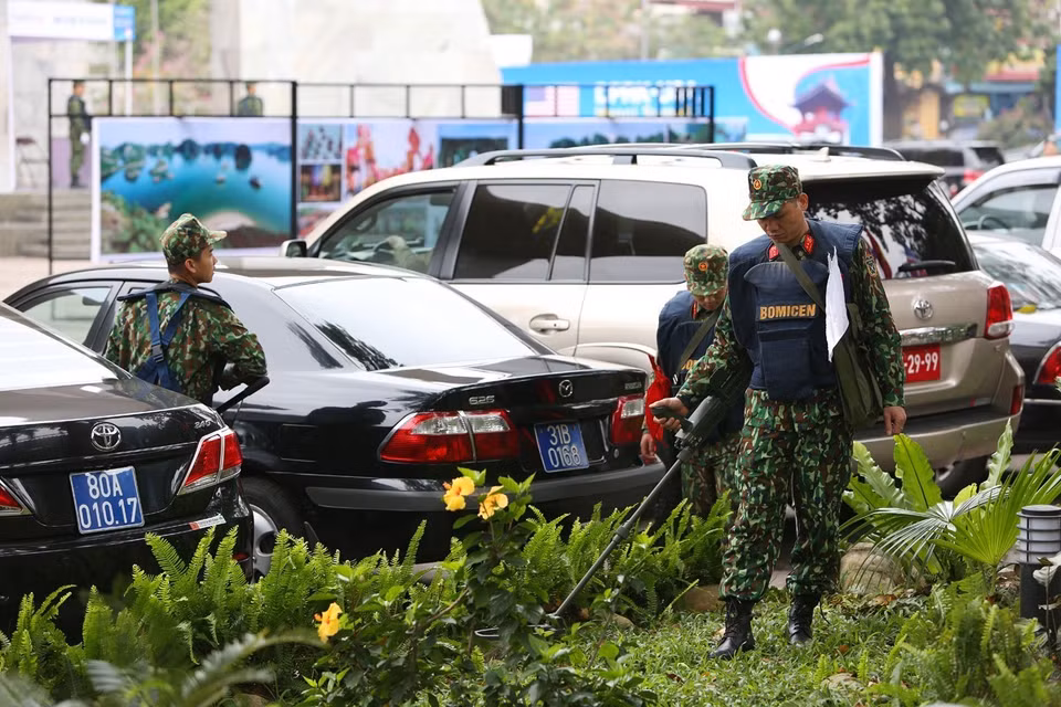 工兵兵种司令部扫雷部队对会议和相关活动举行地点进行检查。图自越通社