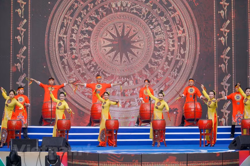 2022年东南亚青年节举行的目的在于向地区和国际朋友推广首都河内乃至越南形象，充分彰显确保第31届东运会安全举办并留下深刻印象的高度决心。从而携手共建和平地区，打造一个团结友好、繁荣发展的东南亚。一系列具有吸引力的文艺节目在东南亚青年节开幕式上陆续上演。图自Vietnam+