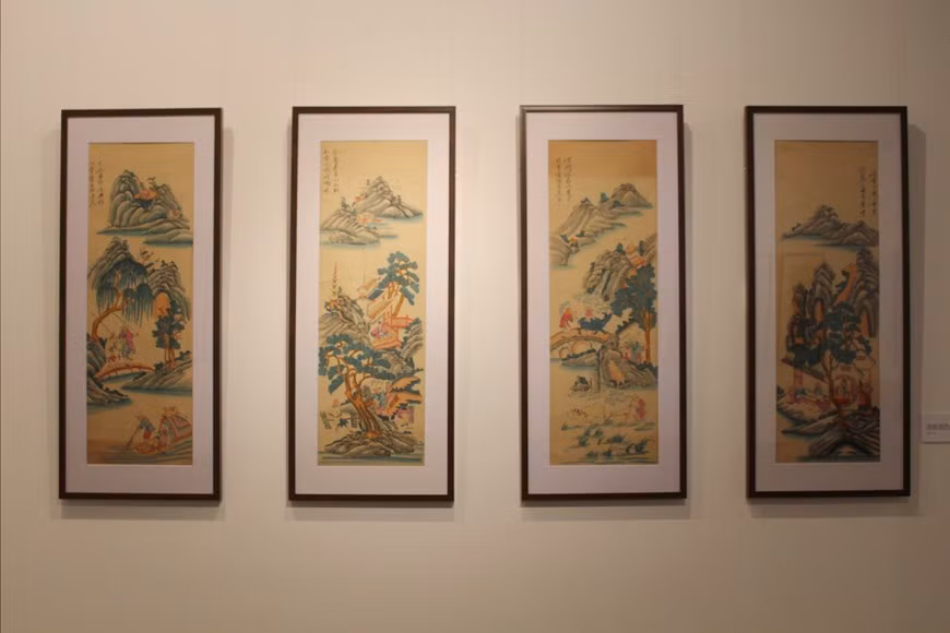 行鼓画的题材内容丰富多样，但主要仍是祭祀画、春节画和四屏画等为主。此次“四屏民间画集锦中的春色”画展共展出20部画，主题设计四季、四民、八仙、漫画、历史画等，都是从美术博物馆保留的四屏画集锦中选择出来的。这些作品色彩鲜艳并蕴含着生活深刻意义。图为中国的《金云翘传》作品。图自：Vietnam+
