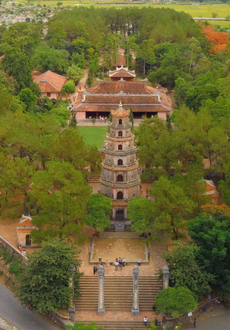 天姥寺全景。越通社记者 日英 摄
