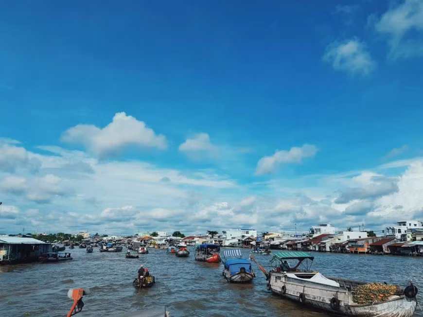 来到芹苴市，去水上市场品尝当地各种特产是不可错过体验。图自Vietnam+