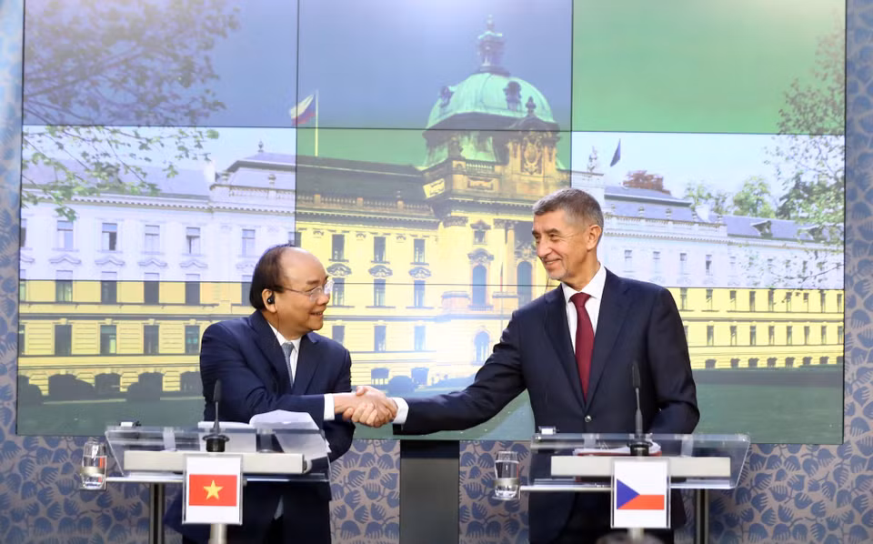 会谈结束后越捷两国总理共同主持召开联合新闻发布会。越通社记者 统一 摄