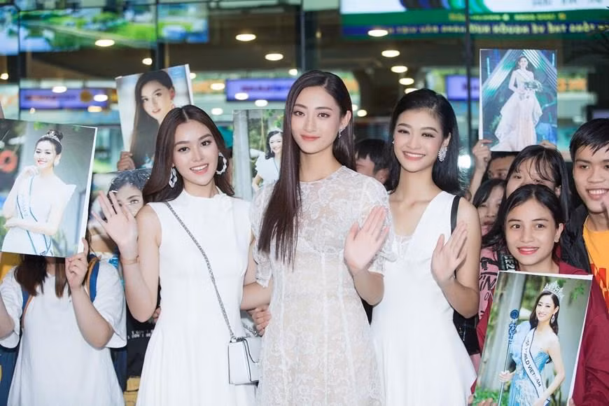 2019年越南世界小姐前三名抵达胡志明市新山一机场。图自2019年越南世界小姐选美大赛组委会