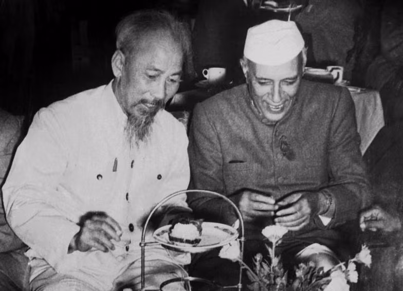 资料图：胡志明主席在1958年2月5日至14日对印度进行正式访问，期间拜访了印度总理贾瓦哈拉尔•尼赫鲁私家。图自越通社