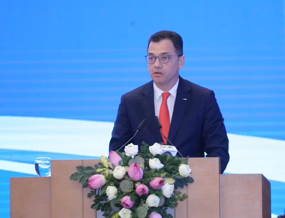罗马尼亚营商环境贸易和创业部部长斯特凡•拉杜•奥普雷亚发表讲话。图自越通社