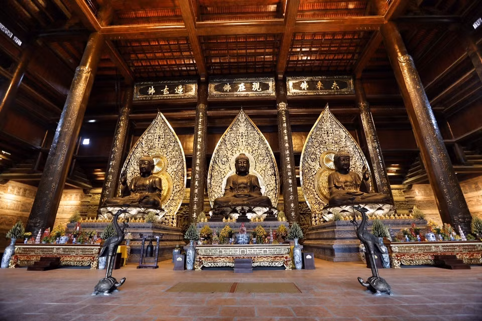 三祝寺包括三宝殿、法主殿、观音殿和山门等大型建筑。图自越通社