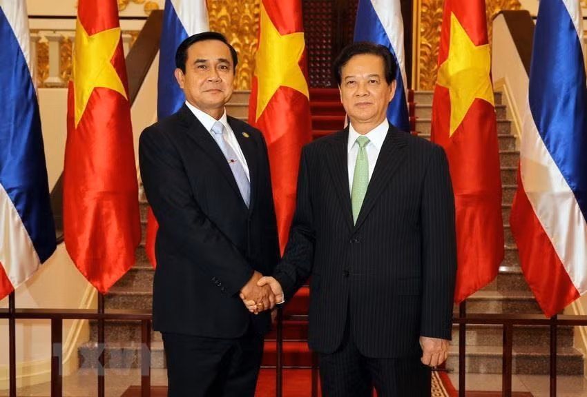  在越共中央总书记阮富仲自2013年6月25日至27日对泰国进行正式访问期间，越共中央总书记阮富仲在那空拍侬省泰越友谊村植下纪念树。图自越通社