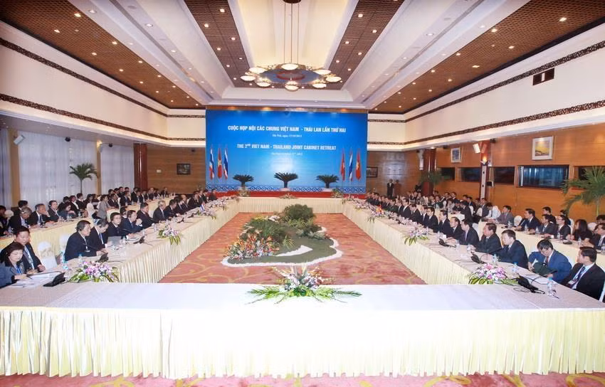 越泰第二次联合内阁会议于2012年10月27日在河内举行。图自越通社