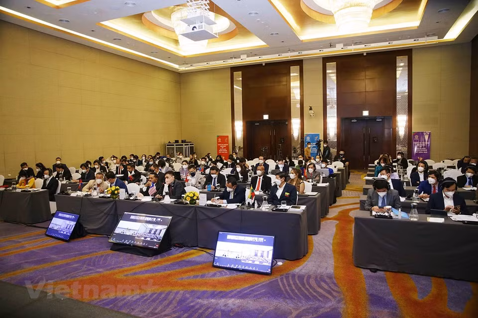 按计划，第三十一届东南亚运动会组委会将在3月19日全天带各国体育代表团代表参观河内、北宁和广宁的比赛场地和酒店。为了服务东运会，所有比赛场馆得以修缮升级，如河内美亭国家体育场、赛马体育宫、水上运动宫、广宁锦普体育场、巡州海滩运动区、北宁Hanaka网球场等。图自Vietnam+