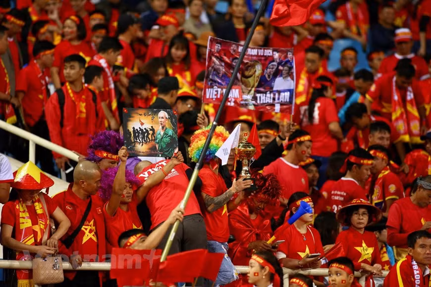 现场越南球迷的欢乐气氛。图自vietnamplus