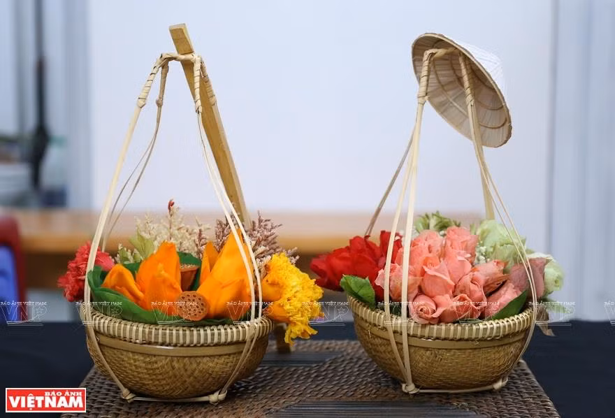 乔艺人的干花产品。越南画报记者 庆龙 摄