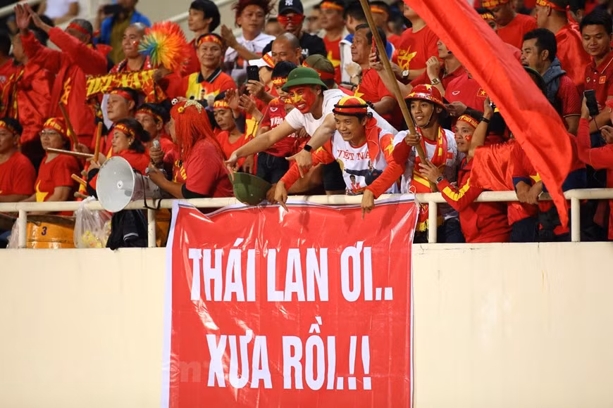 数千名越南球迷聚集美廷国家体育场为越南队助威。图自vietnamplus