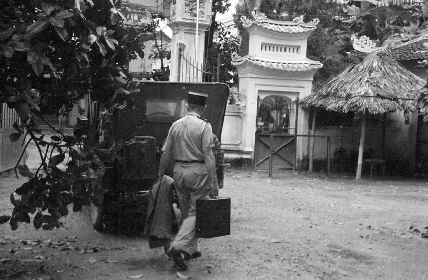 1954年10月9日，法国军队撤出河内。图自越通社