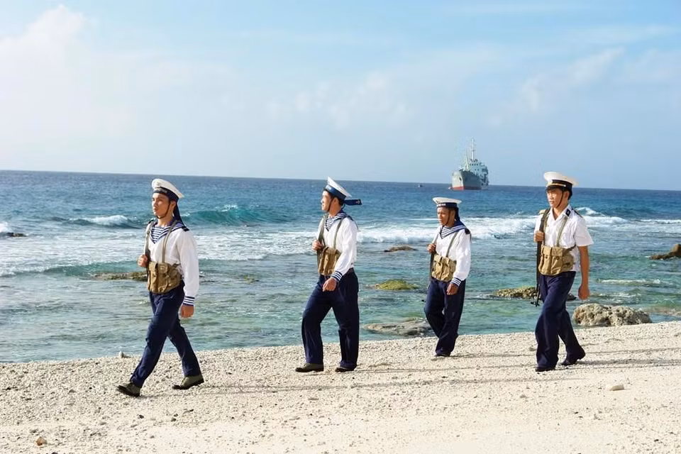 长沙岛上战士们提高警惕，牢牢捍卫祖国海洋岛屿主权。越通社记者 辉雄 摄