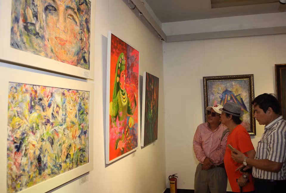 “跳神艺术”图片展所展出的作品。越通社记者 青松 摄