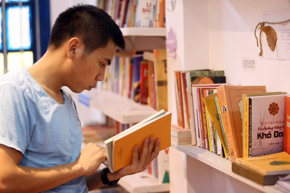 这家图书馆总面积20平方米，书籍排列整齐，主要为大学生、书籍爱好者提供良好的阅读空间。越通社记者英俊 摄