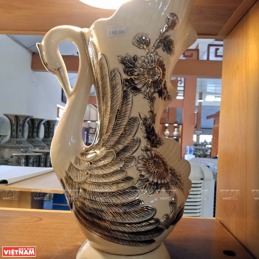 每年，迎接数万国内外游客前来参观购物，曾被越南旅游总局选为举办“世界旅游日”之地。越通社记者 郑部 摄