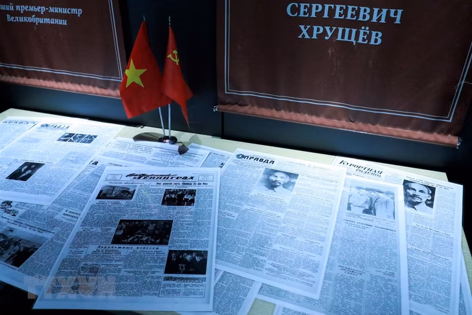 该博物馆的亮点就是有关胡志明主席——越俄罗友好关系奠基人的图片。图中：1950-1960年阶段刊登在苏联最著名的报刊上有关胡志明主席的文章。越通社记者 陈孝 摄