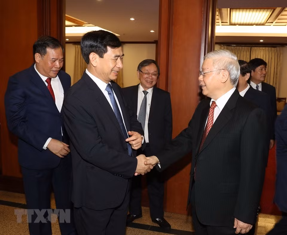 越共中央总书记、国家主席阮富仲以及越南党、国家领导以及代表们出席会议开幕式。越通社记者 智勇 摄