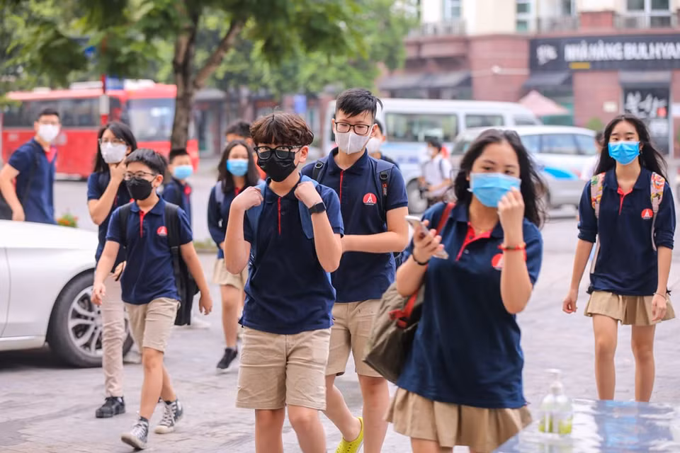 此前， 从5月1日至3日，该校已对校园进行消毒杀菌，并为即将重新返校的学生准备1万个口罩。越通社记者 明山 摄