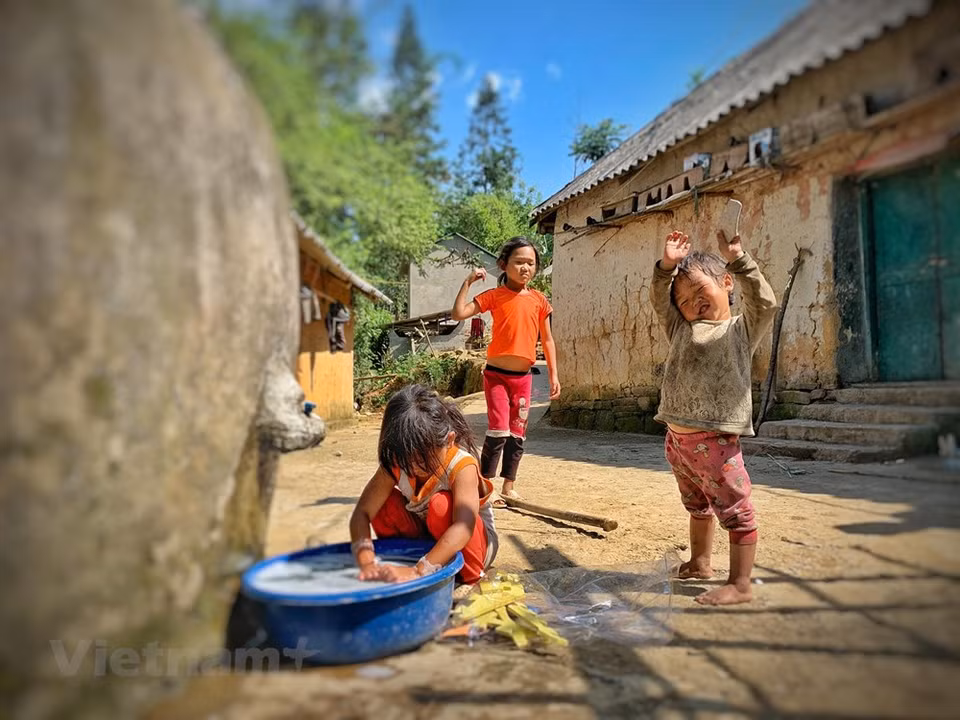 据老街省文化体育与旅游厅的考察结果， 目前准天古村仍保留原有的文化特色，如：夯土住宅、传统服装、饮食文化、文化节日和传统民间游戏等。越通社记者 春梅 摄
