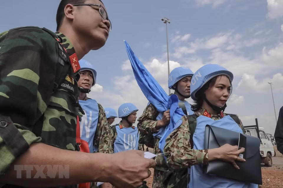 越南医疗分队抵达朱巴国际机场，开始在南苏丹执行联合国维和行动任务。 图自越通社