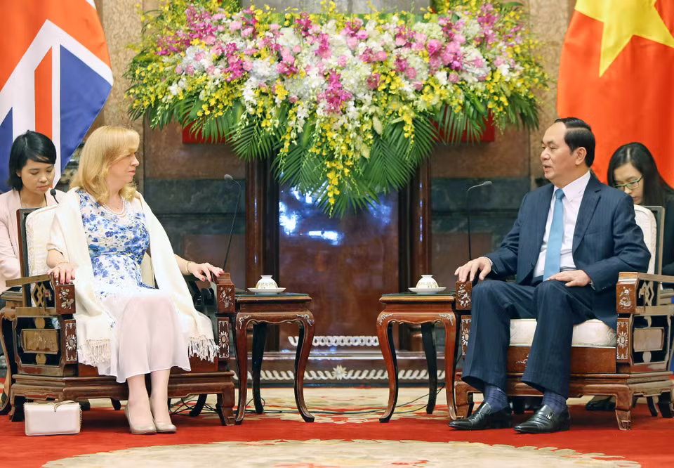 越南国家主席陈大光会见英国议会下议院副议长埃莉诺‧雷恩格（图片来源：越通社）