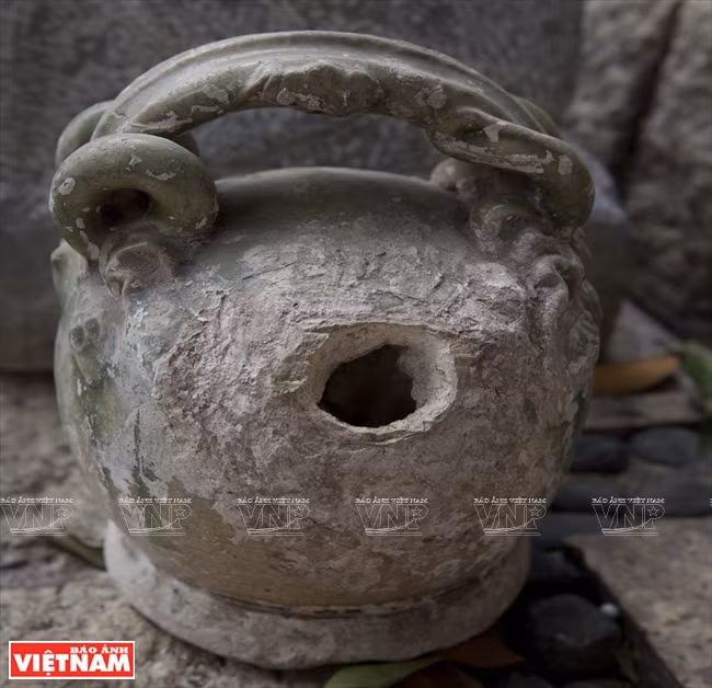 后黎（1427-1789）石灰瓶。（图片来源：越通社）