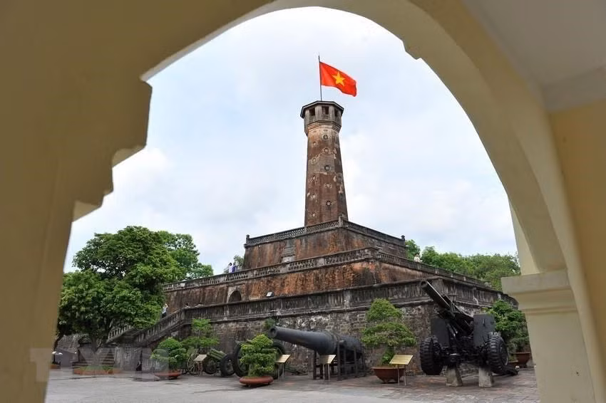 于1812年建设的河内旗台 越通社记者 明德 摄 