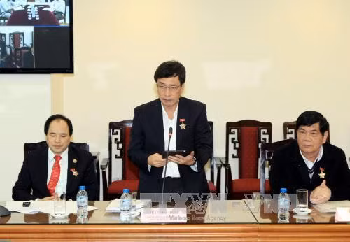 西原地区事务指导委员会常务副主任陈越雄在会上发表讲话。（图片来源：越通社）