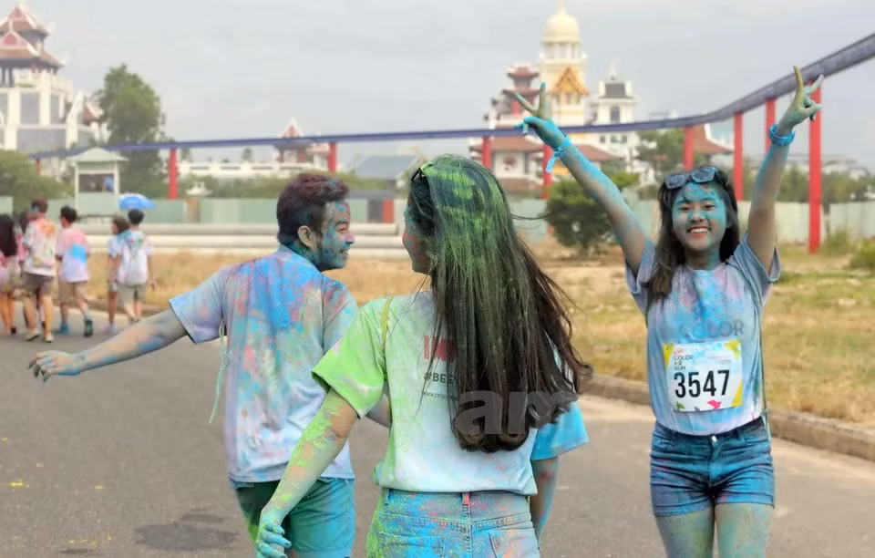 6月25日在岘港市举行的“彩色跑——Color Me Run”活动。 （图片来源：越通社）
