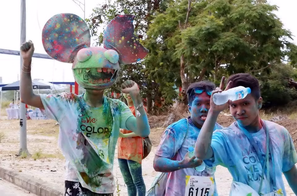 6月25日在岘港市举行的“彩色跑——Color Me Run”活动。 （图片来源：越通社）