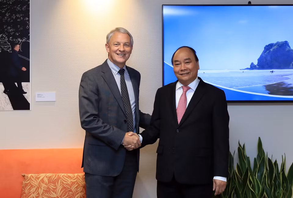 阮春福与新西兰奥克兰市市长菲尔·高夫(Phil Goff)。 越通社记者 统一 摄