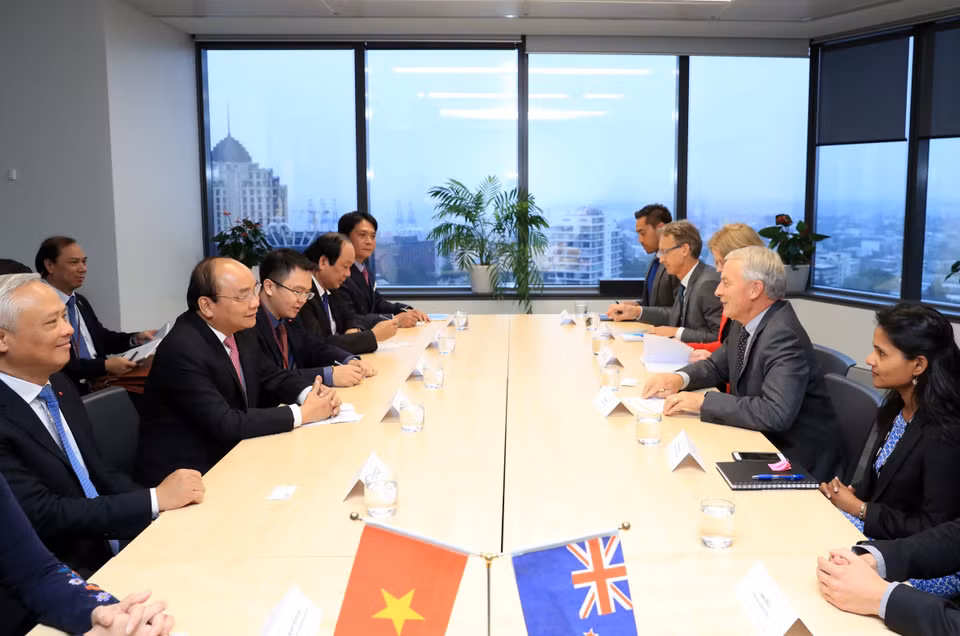 阮春福会见新西兰奥克兰市市长菲尔·高夫(Phil Goff)。 越通社记者 统一 摄