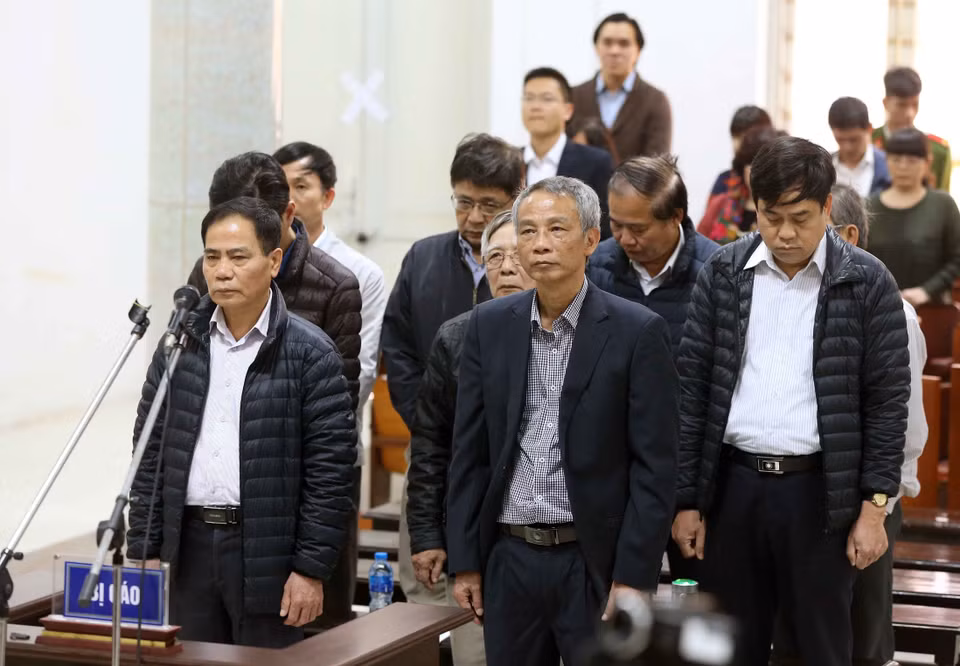  原沱江供水工程投资建设项目管理委员会负责人黄势忠及各被告人。越通社记者 尹晋 摄