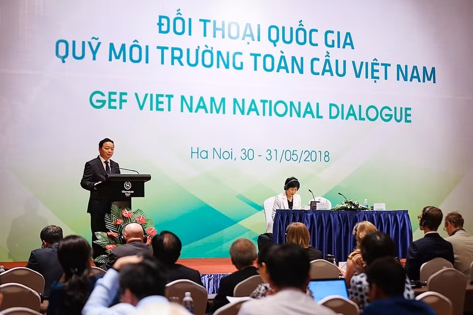 越南自然资源与环境部部长陈红河发表讲话。越通社记者 仲达 摄