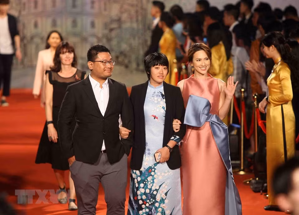  第5届河内国际电影节吸引了国内外众多艺术家、演员、导演、电影制片人一同参加。越通社记者 青松 摄
