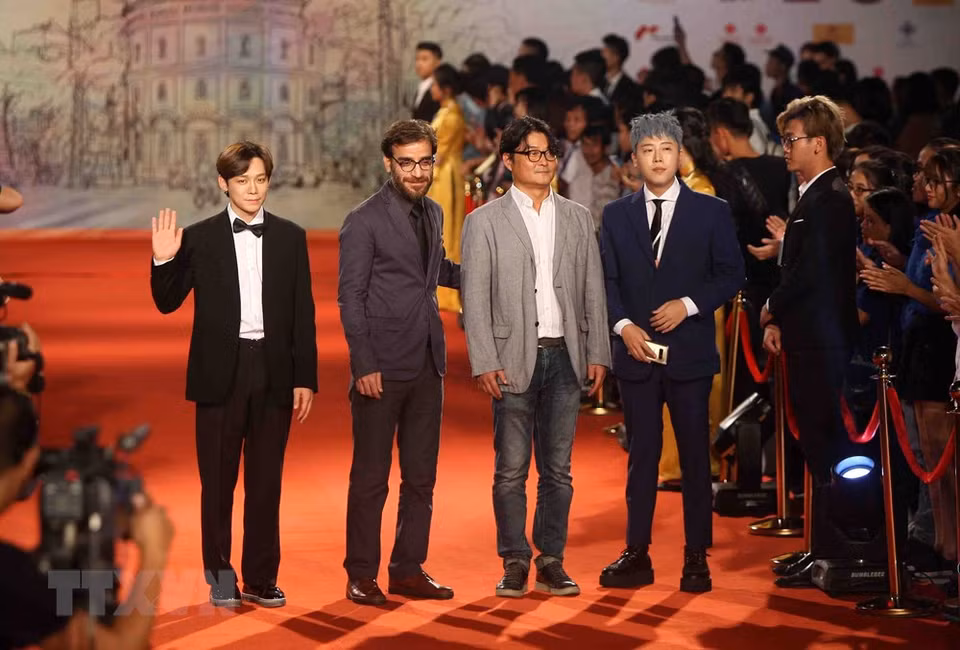 第5届河内国际电影节吸引了国内外众多艺术家、演员、导演、电影制片人一同参加。越通社记者 青松 摄