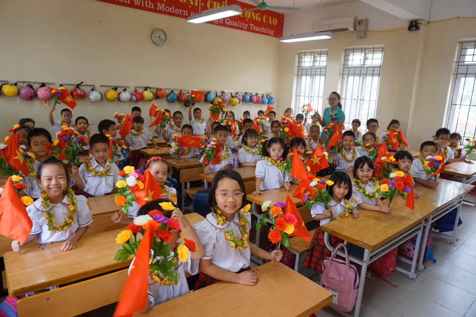 南中安小学校的学生在开学日。